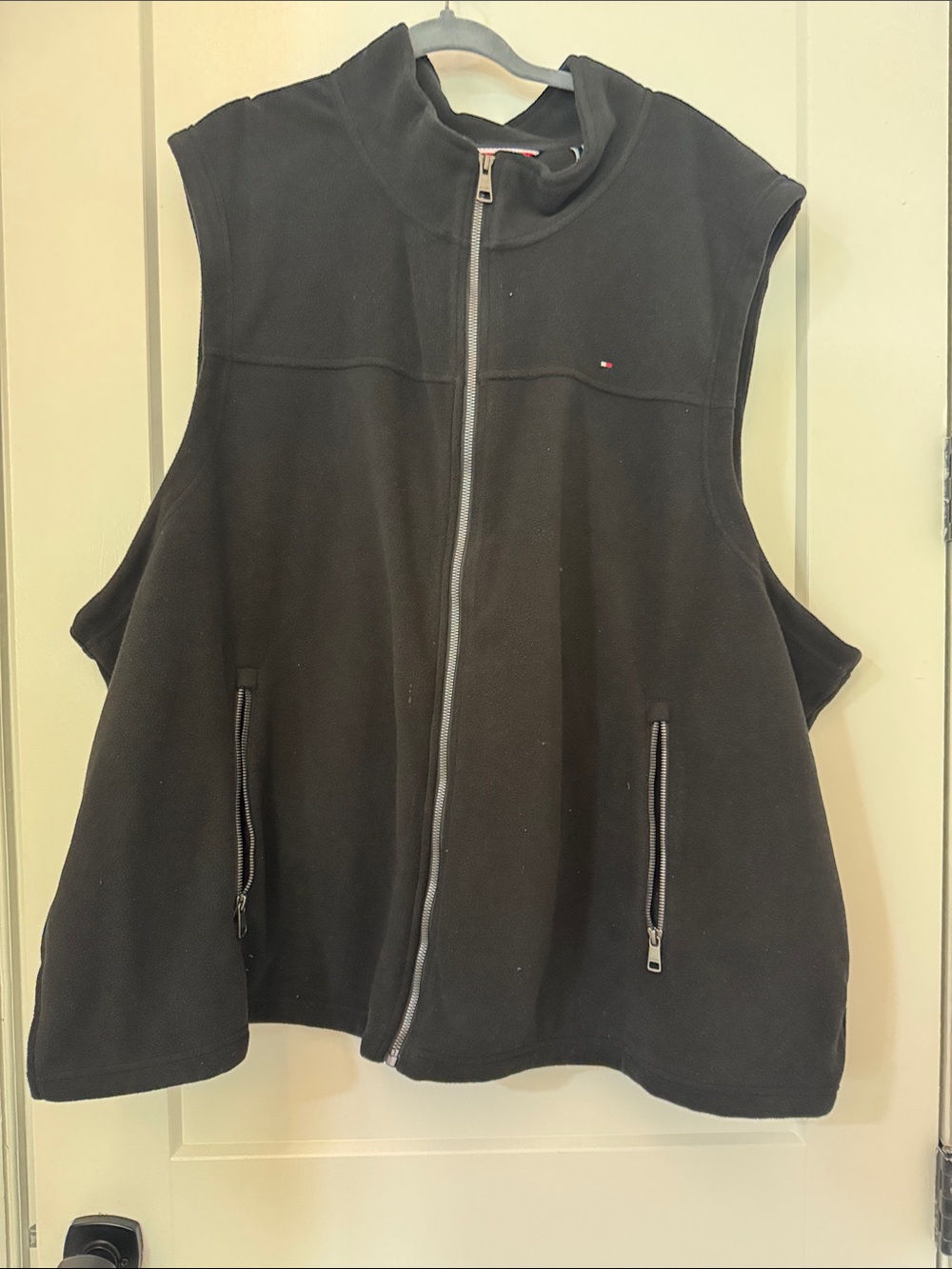 Tommy Hilfiger Black Sleeveless Fleece Vest with Zip Pockets